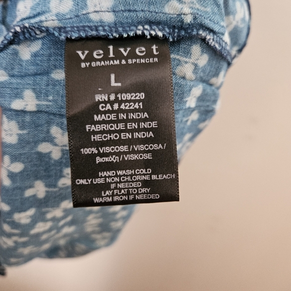 Velvet by Graham and Spencer Tank Catrina Blue Spruce V-Neck Blouse Casual - Picture 7 of 10